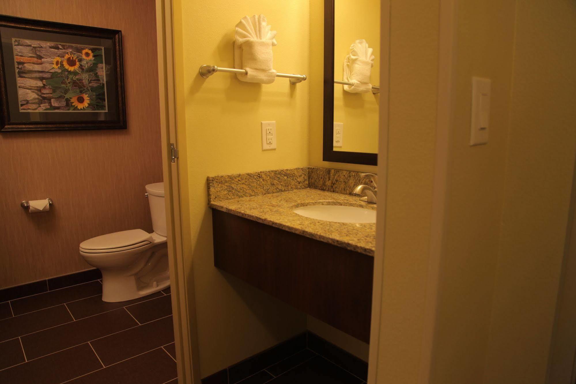 Little Missouri Inn & Suites New Town Екстер'єр фото